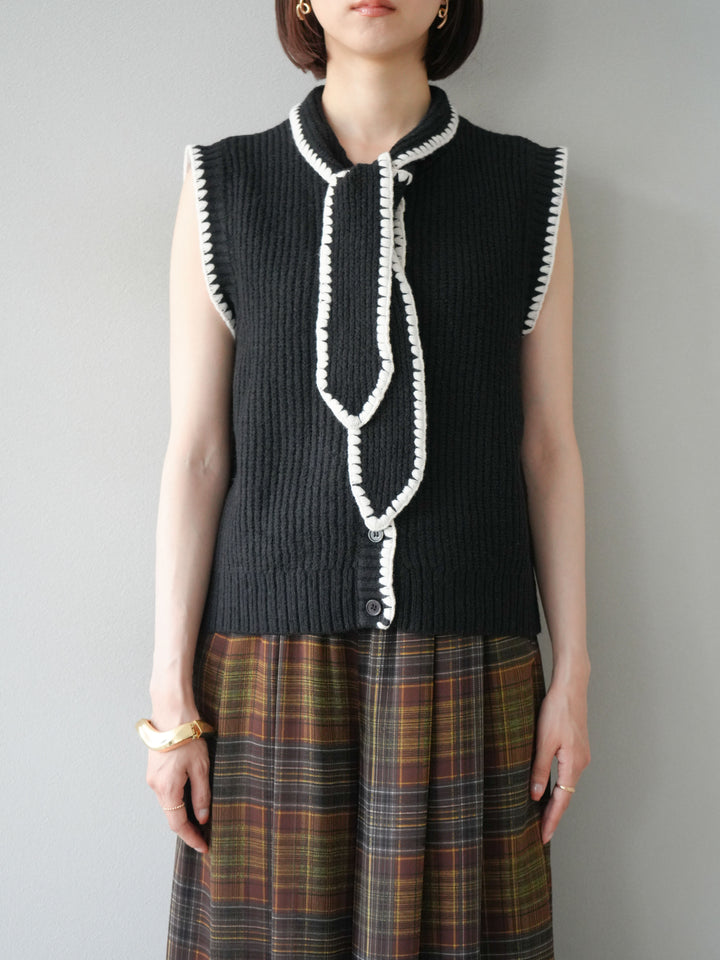 [予約]ステッチデザインボウタイニットベスト/ブラック