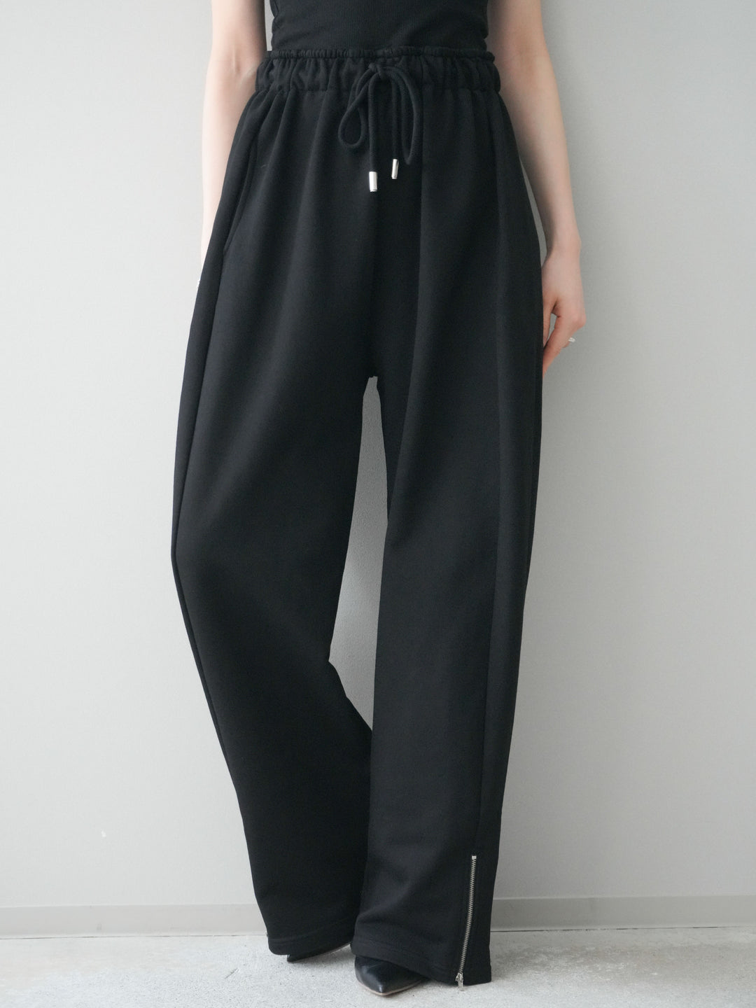 [予約]裾ZIPスエットワイドパンツ/black