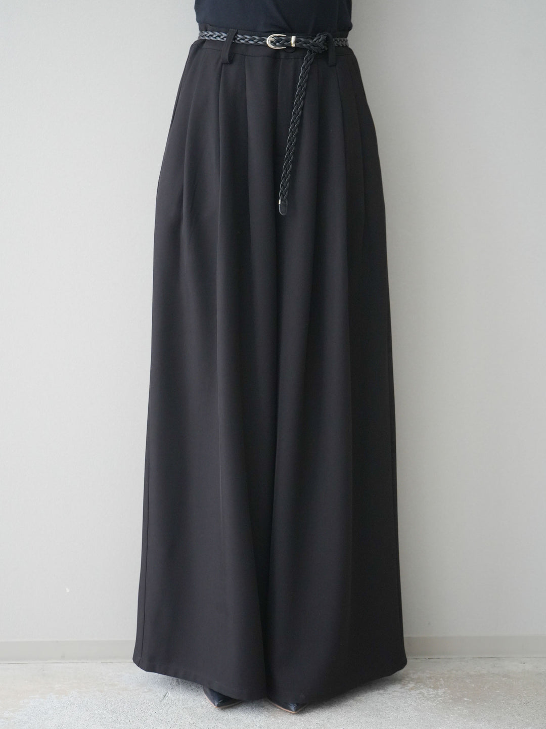 [予約]編み込みベルト付タックワイドパンツ/black