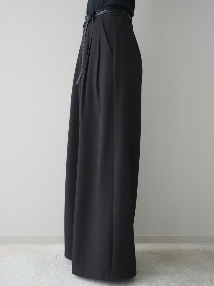 [予約]編み込みベルト付タックワイドパンツ/black