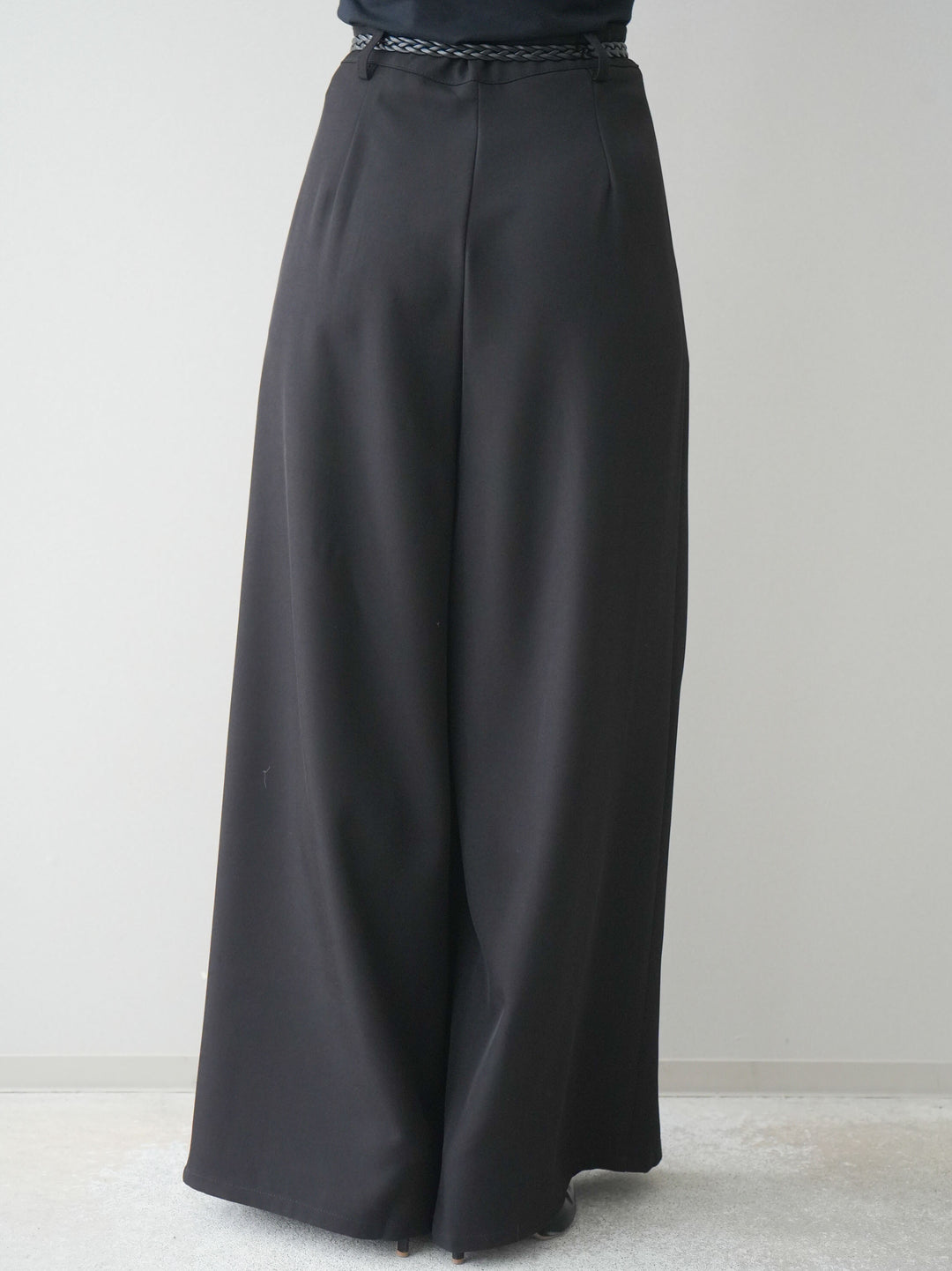 [予約]編み込みベルト付タックワイドパンツ/black