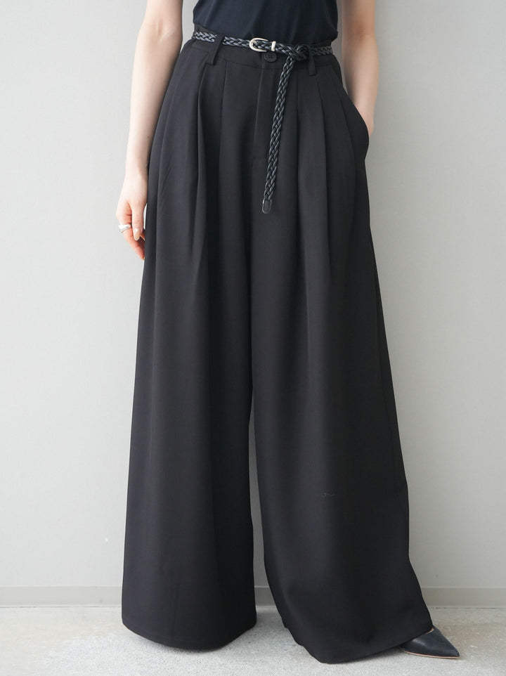 [予約]編み込みベルト付タックワイドパンツ/black