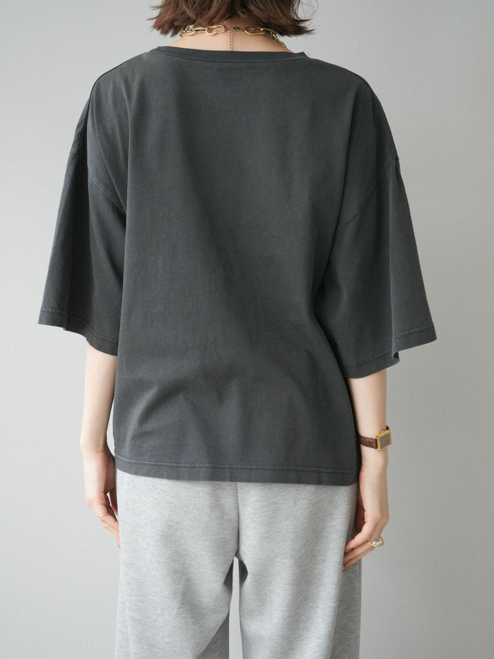 [予約]ピグメントロゴプリントTシャツ/チャコール