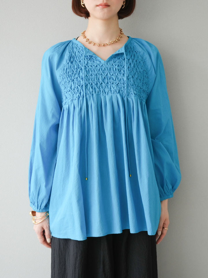 [予約]インド製キャンブリックボイル スモッキングブラウス/ブルー