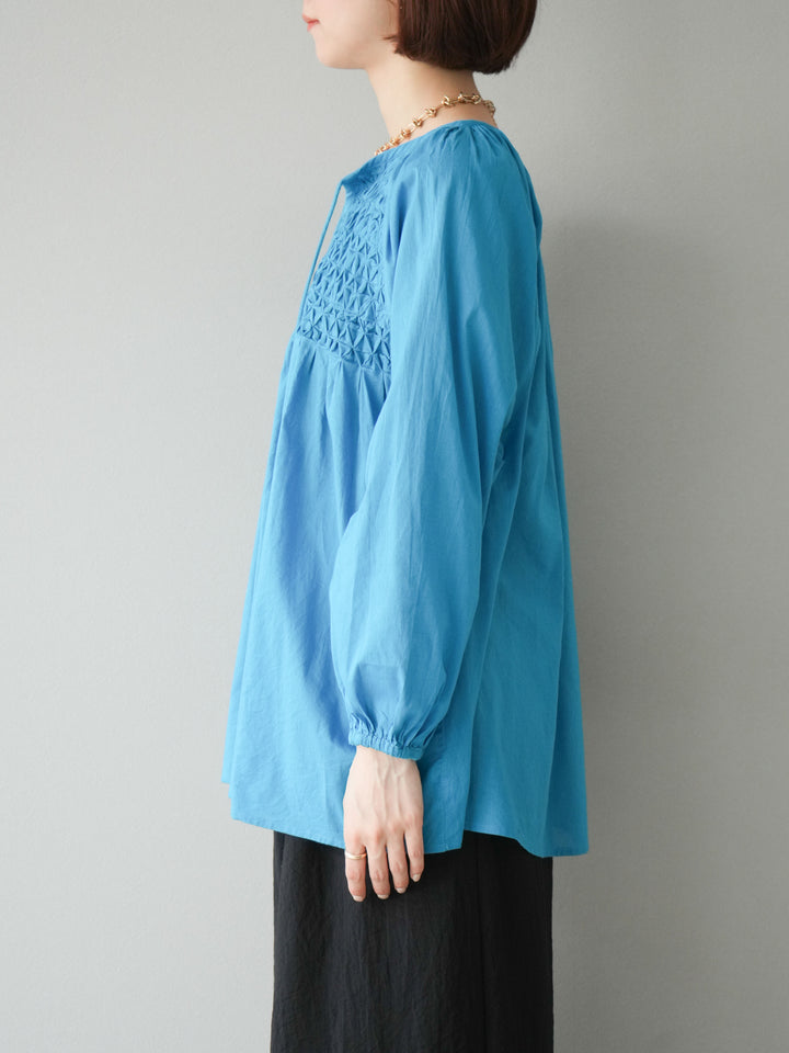 [予約]インド製キャンブリックボイル スモッキングブラウス/ブルー