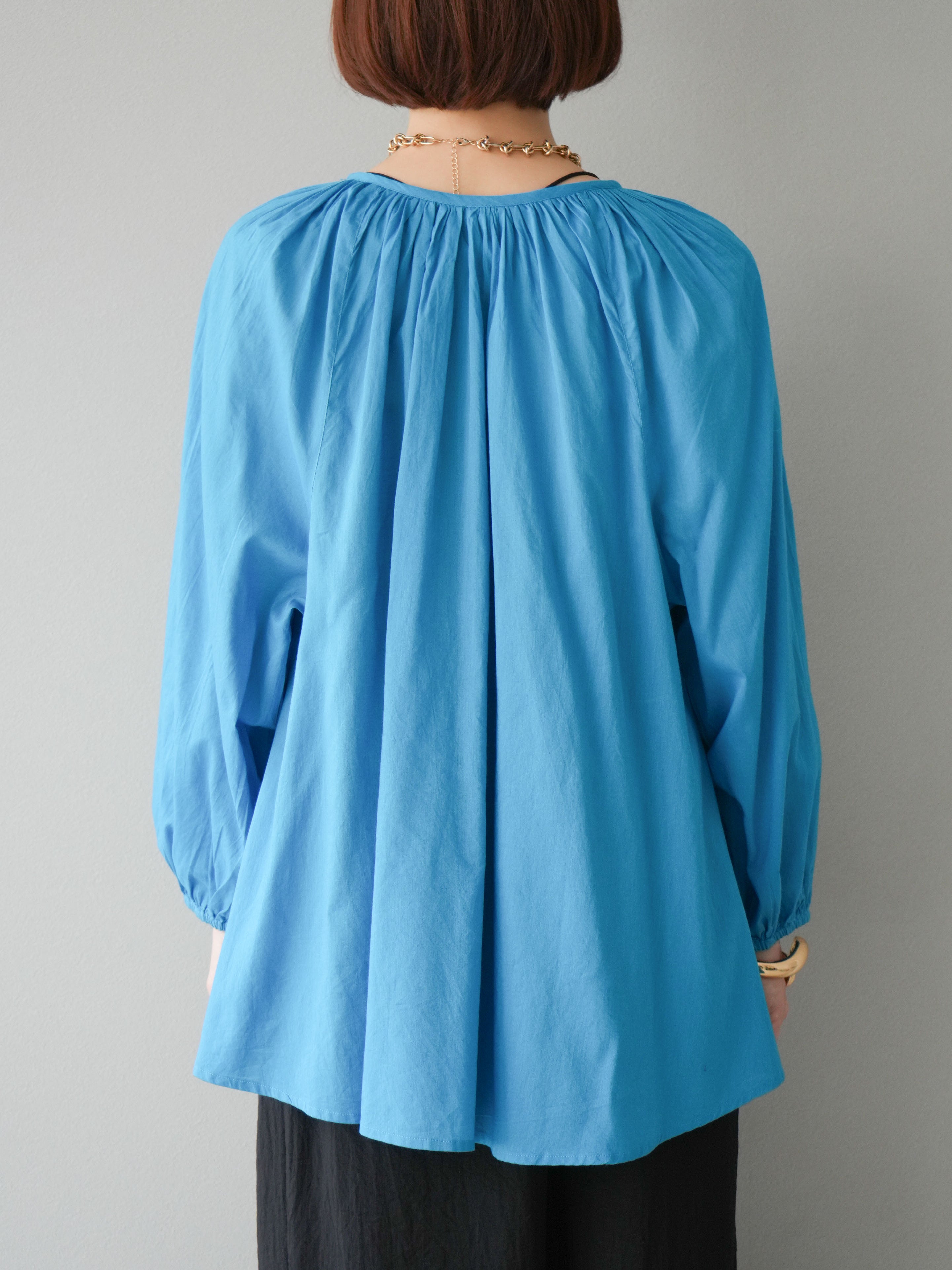 予約]インド製キャンブリックボイル スモッキングブラウス/ブルー – Lumier