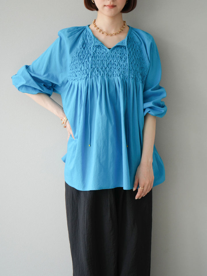 [予約]インド製キャンブリックボイル スモッキングブラウス/ブルー