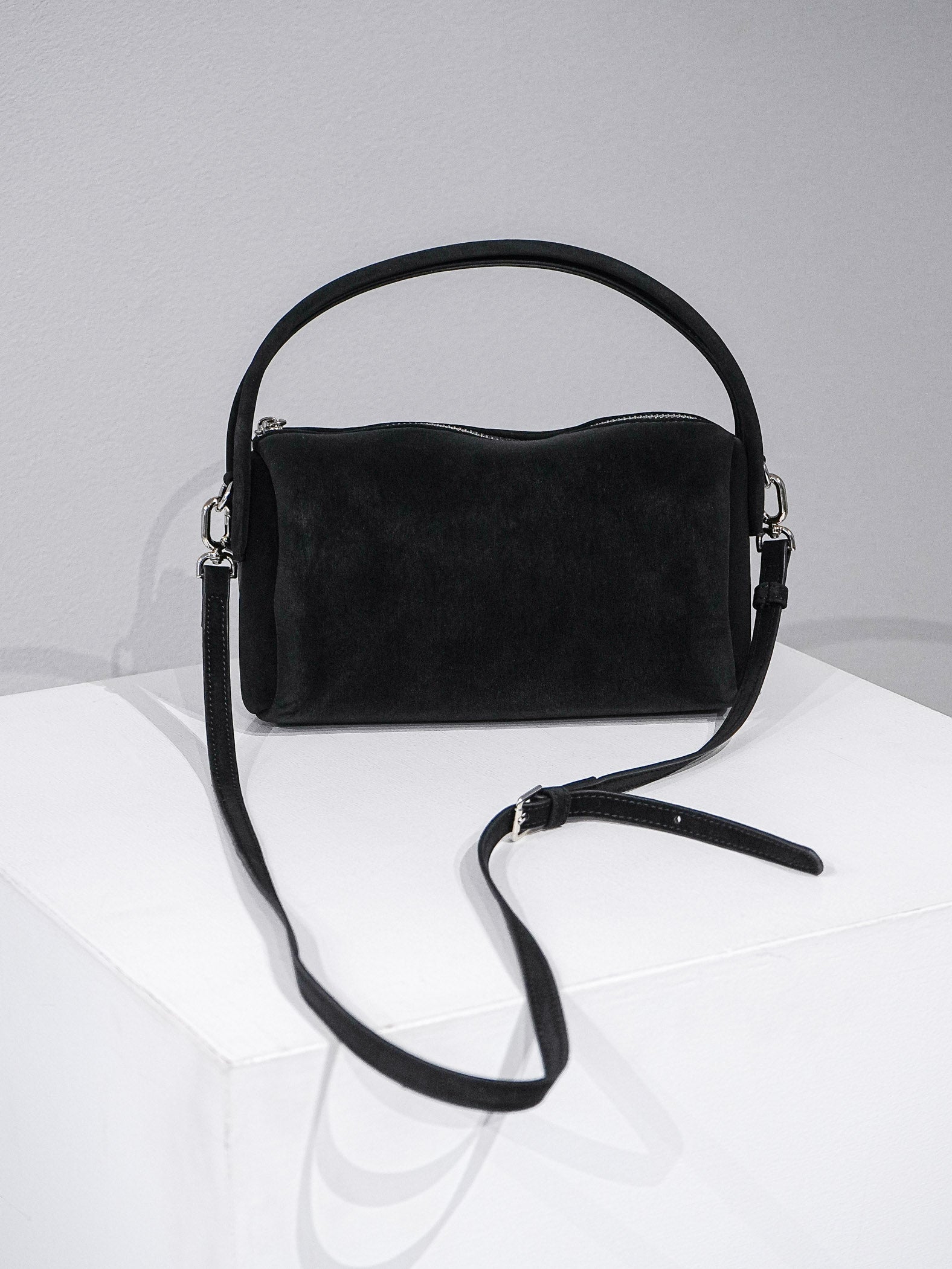 予約]ワンハンドルソフトレザーミニバック/ブラック – Lumier