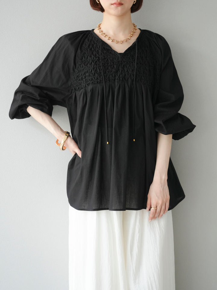 [予約]インド製キャンブリックボイル スモッキングブラウス/ブラック