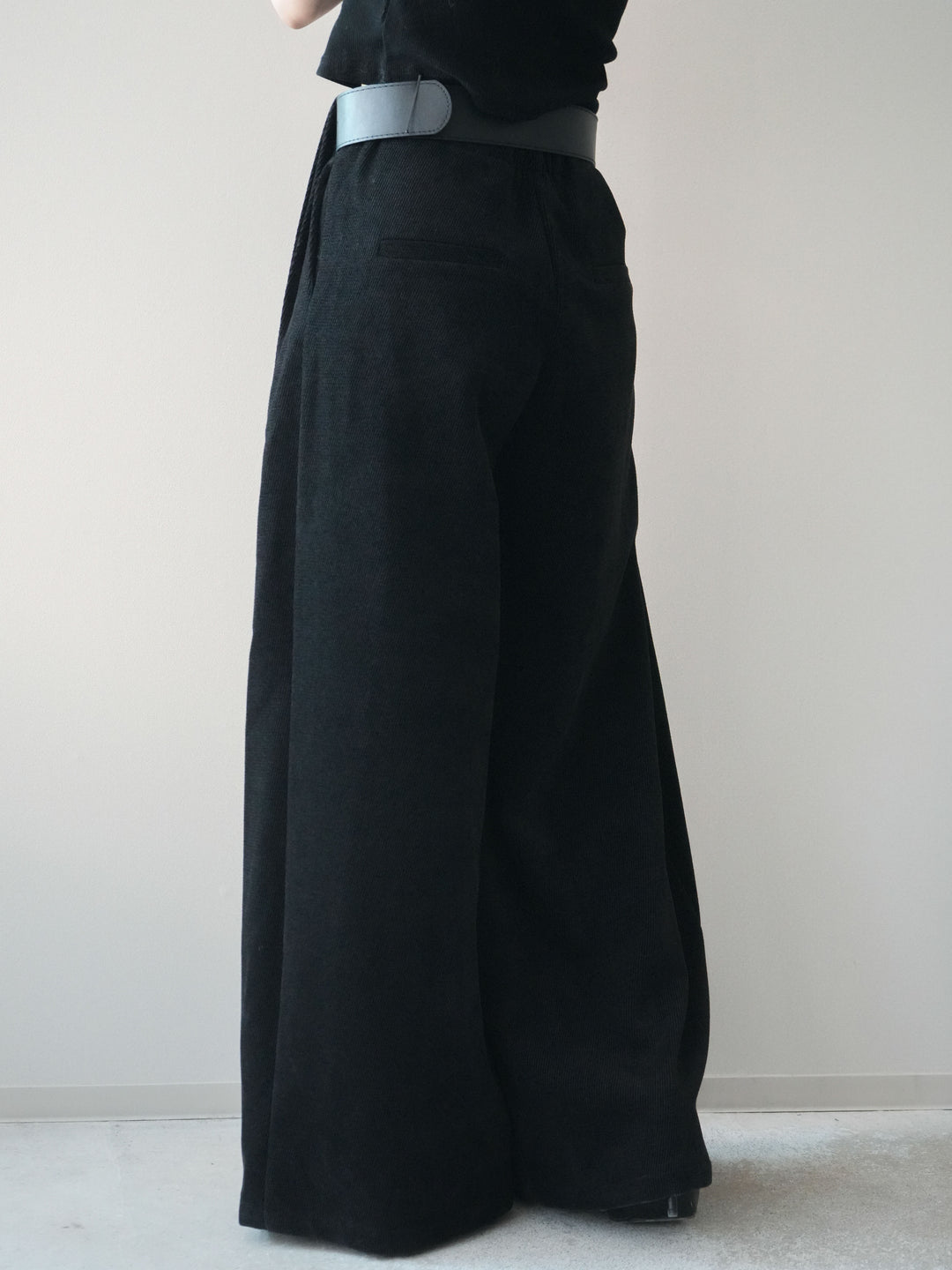[予約]ベルトデザインループコールテンワイドパンツ(ベルト付き)/black