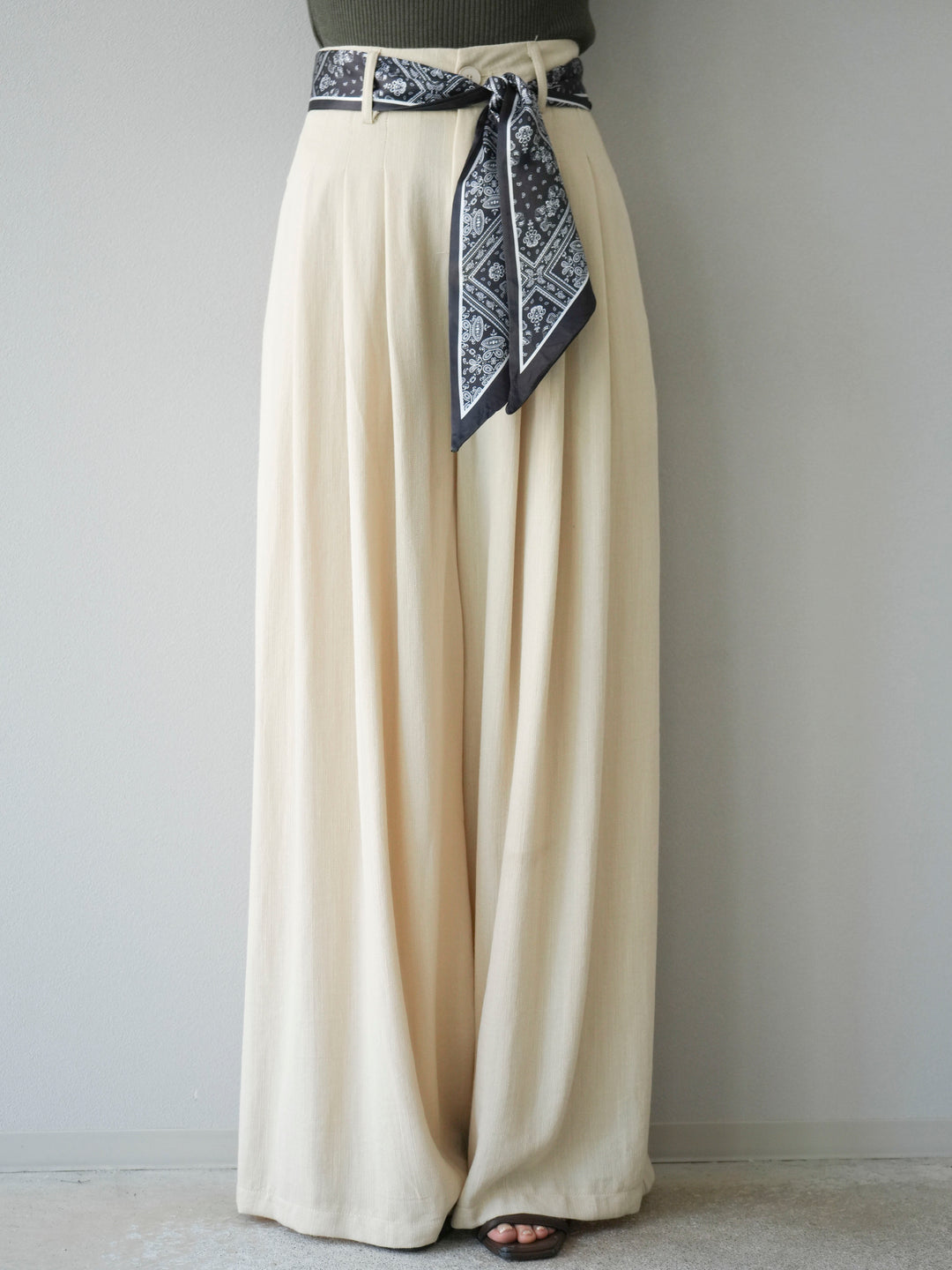 [予約]スカーフベルト付3タックワイドパンツ/ベージュ