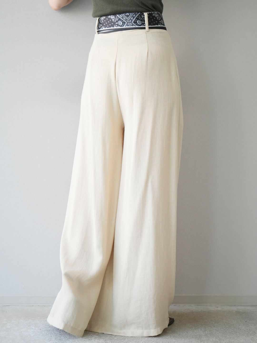 [予約]スカーフベルト付3タックワイドパンツ/ベージュ