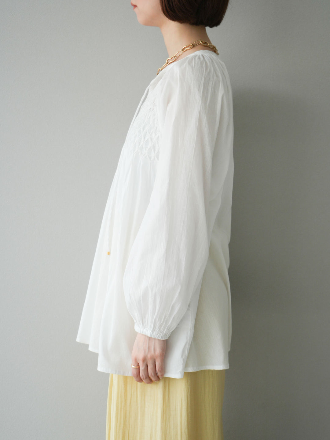 [予約]インド製キャンブリックボイル スモッキングブラウス/オフ