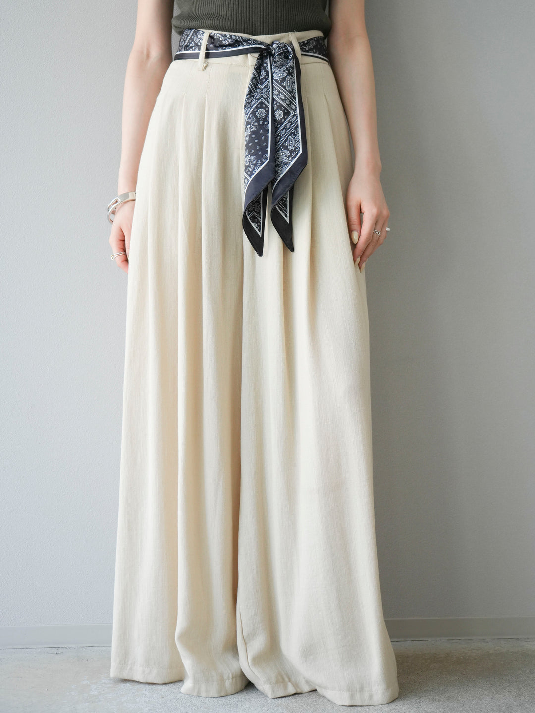 [予約]スカーフベルト付3タックワイドパンツ/ベージュ