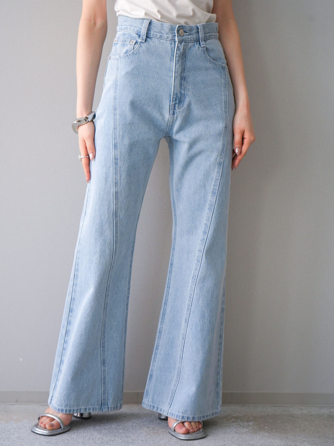 [予約]サイドラインフレアデニムパンツ/bleach