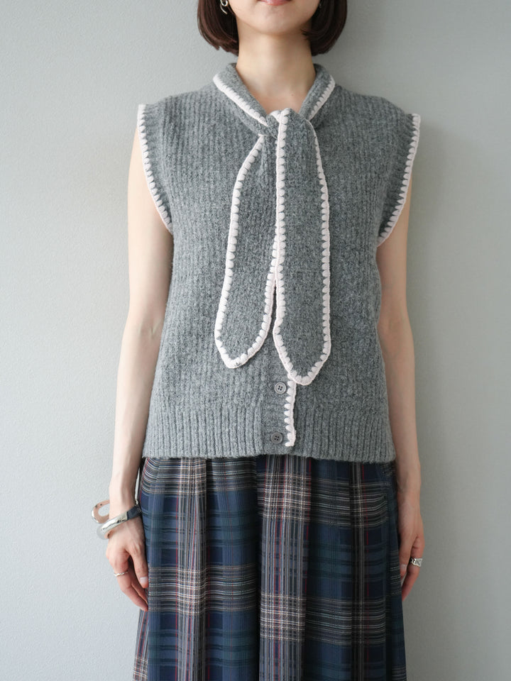 [予約]ステッチデザインボウタイニットベスト/グレー