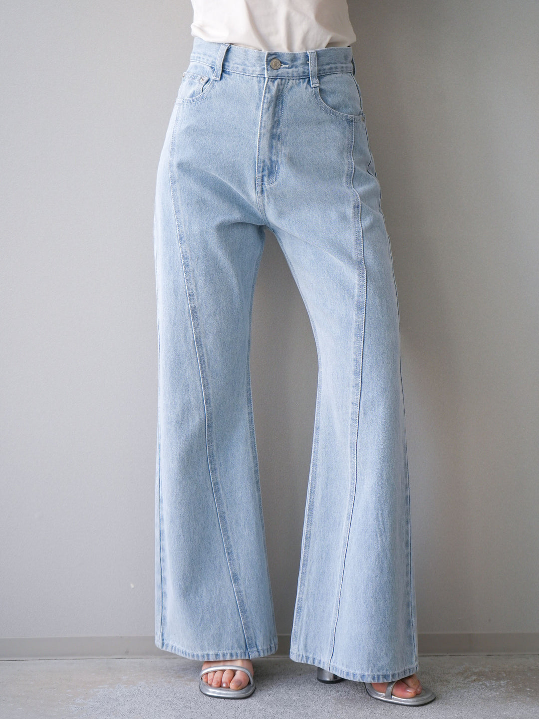 [予約]サイドラインフレアデニムパンツ/bleach