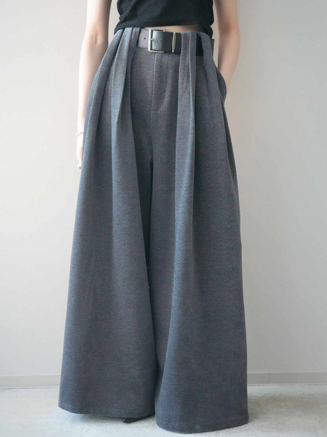 [予約]ベルトデザインループコールテンワイドパンツ(ベルト付き)/charcoal