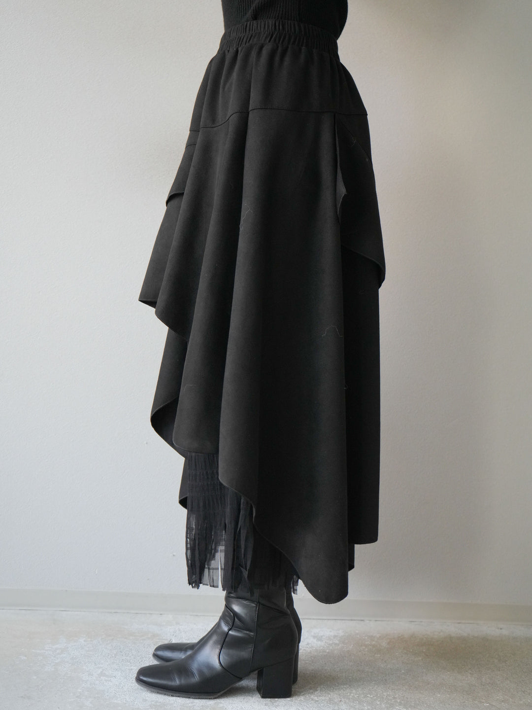 [予約]アシンメトリースエード異素材スカート/ブラック