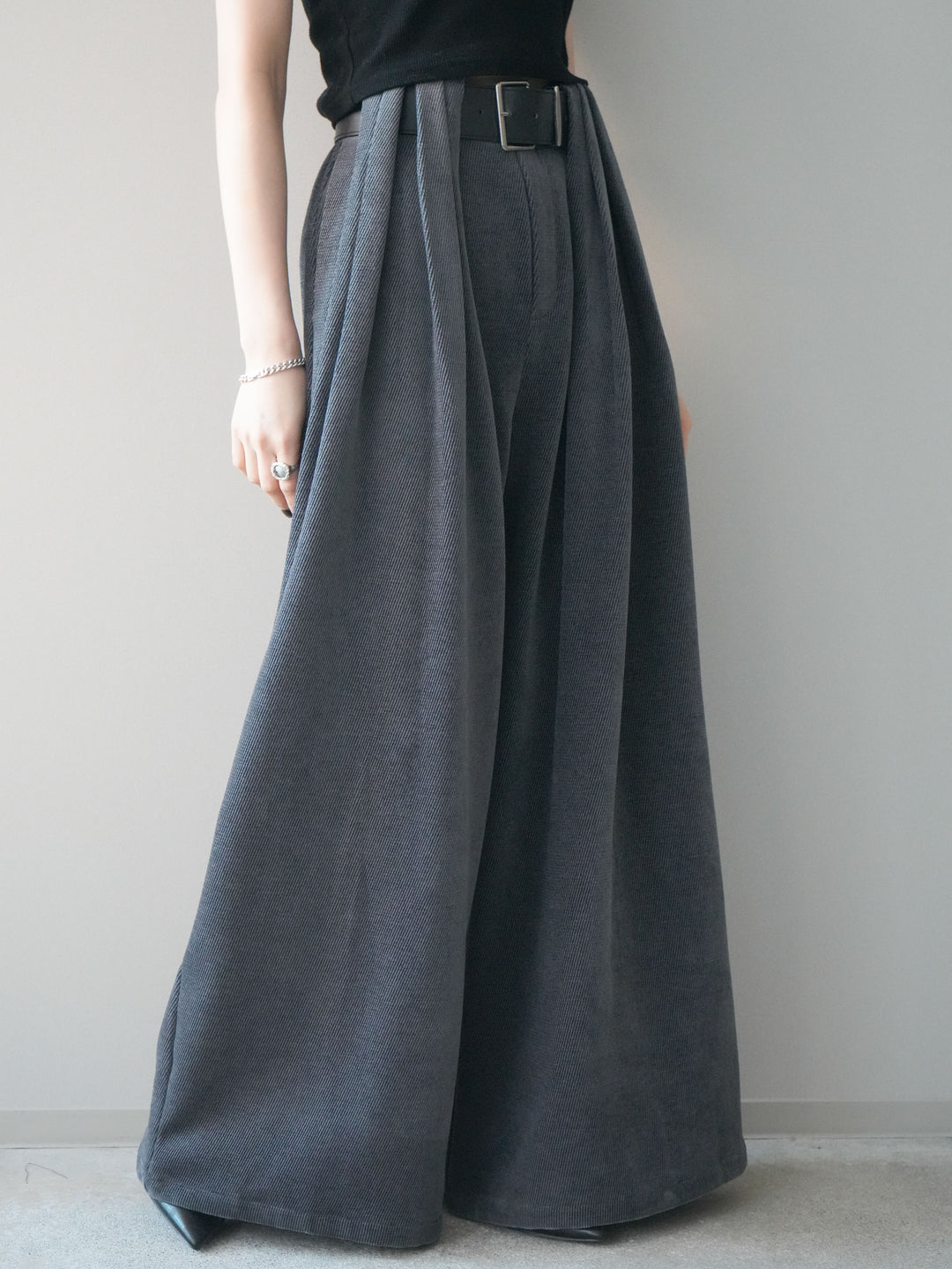 [予約]ベルトデザインループコールテンワイドパンツ(ベルト付き)/charcoal