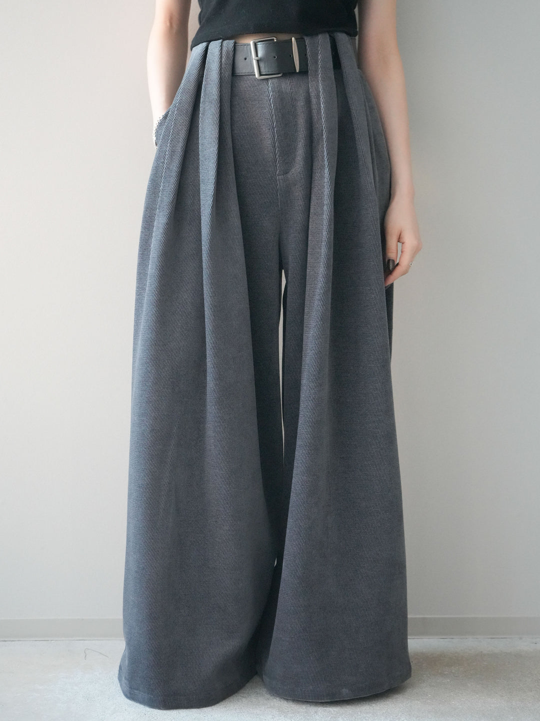 [予約]ベルトデザインループコールテンワイドパンツ(ベルト付き)/charcoal
