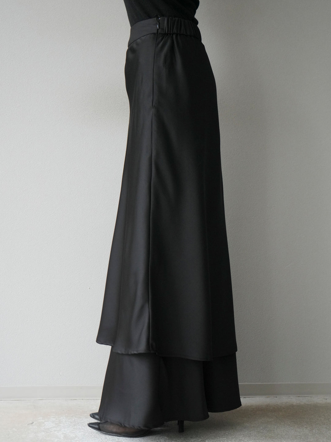 [予約]サテンフリルスカート/ブラック