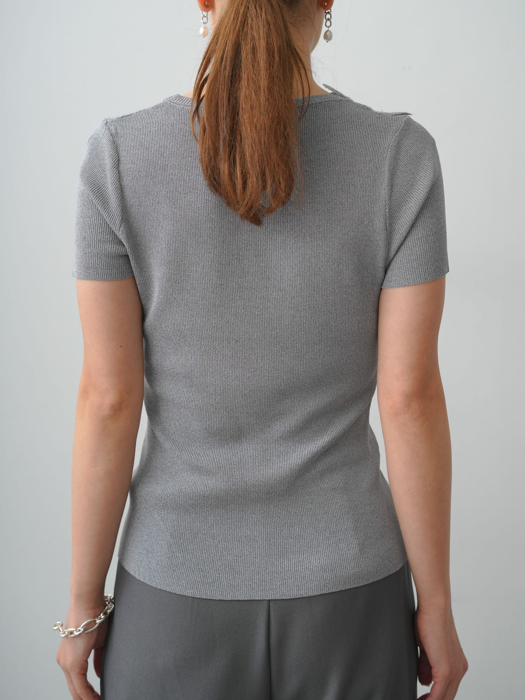 [予約]アシメフラワーレースVネック半袖ニットトップス/gray