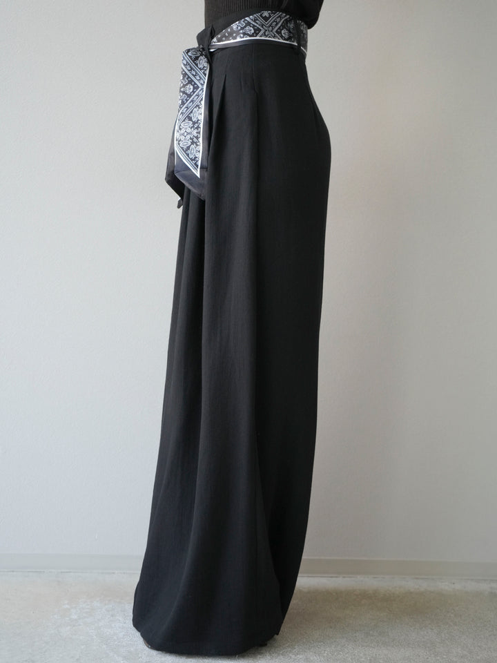 [予約]スカーフベルト付3タックワイドパンツ/ブラック