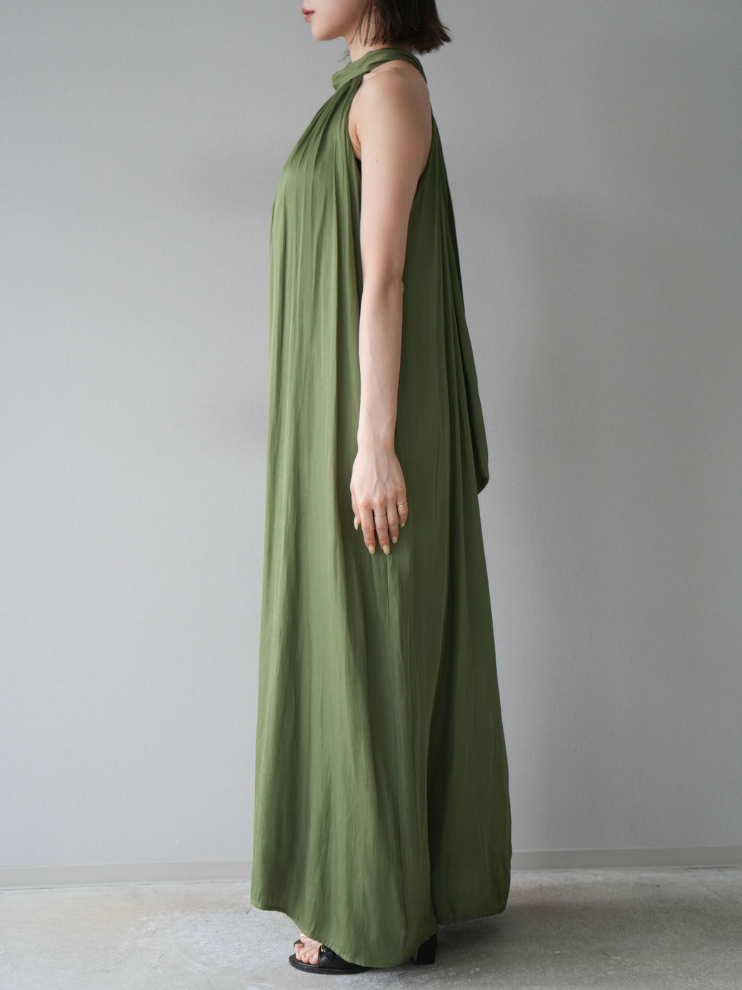[予約]シャイニーホルターワンピース/グリーン