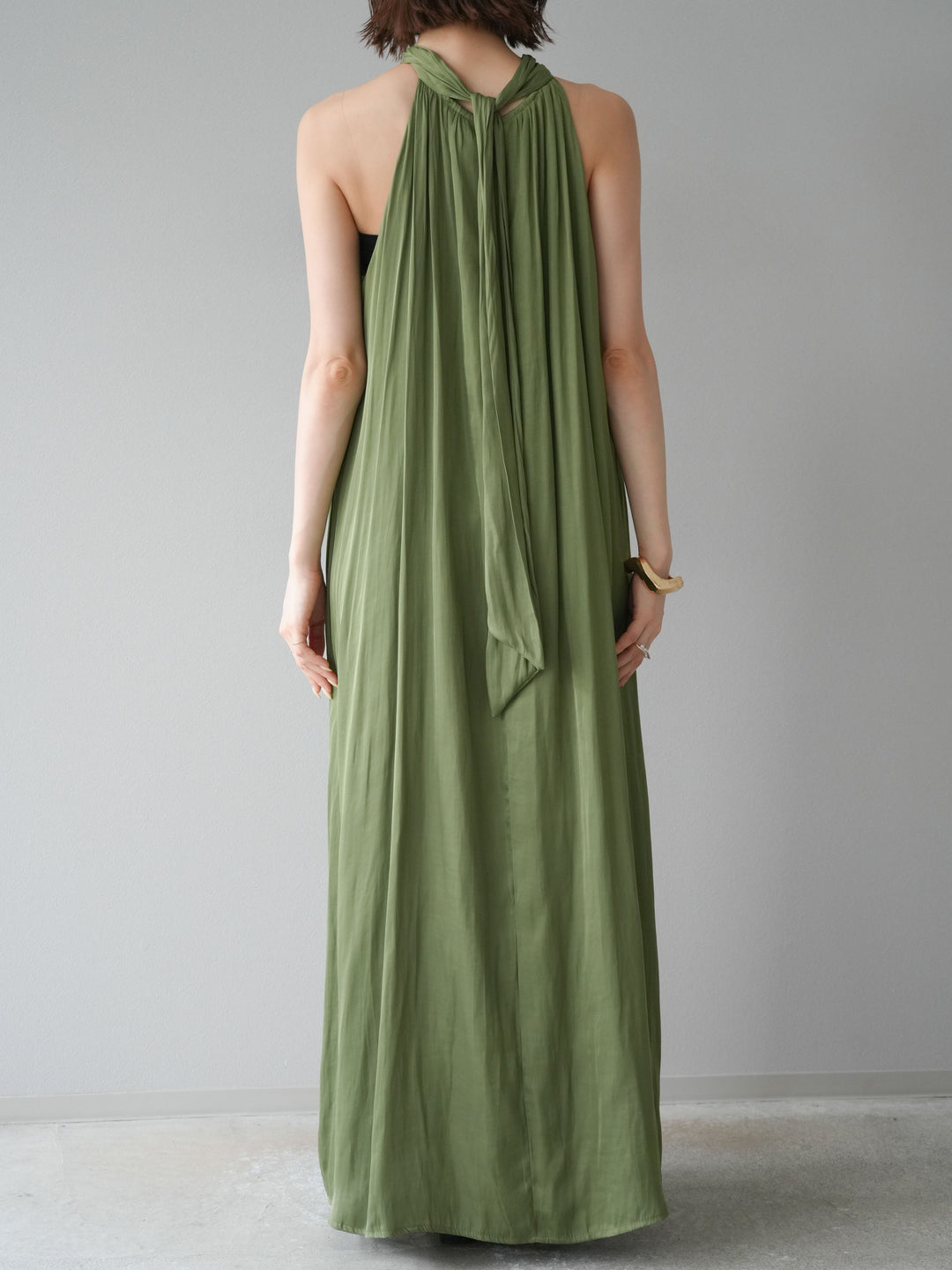 [予約]シャイニーホルターワンピース/グリーン