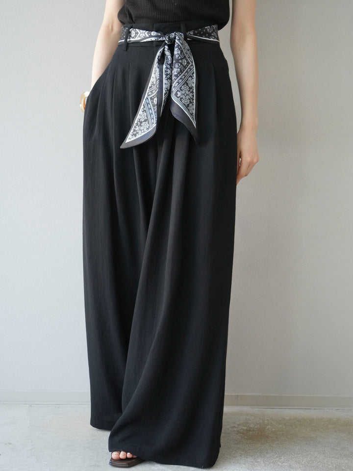 [予約]スカーフベルト付3タックワイドパンツ/ブラック