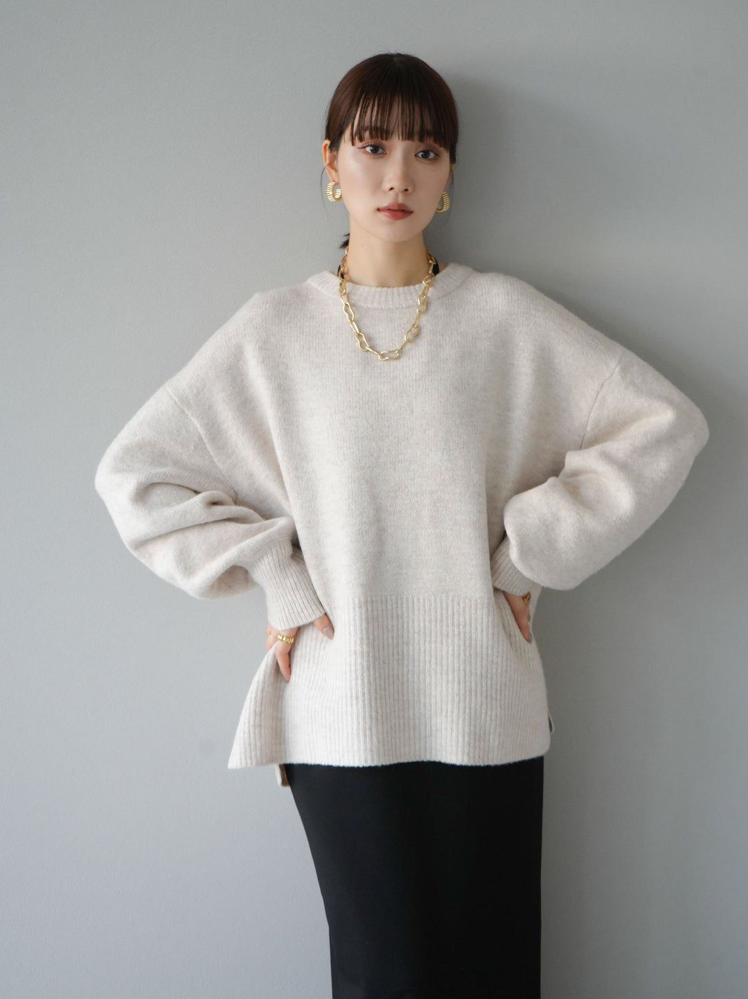 [予約]サイドスリットクルーネックニットプルオーバー/オートミール