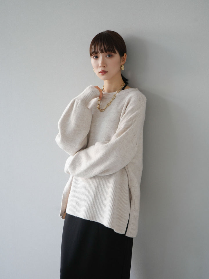 [予約]サイドスリットクルーネックニットプルオーバー/オートミール