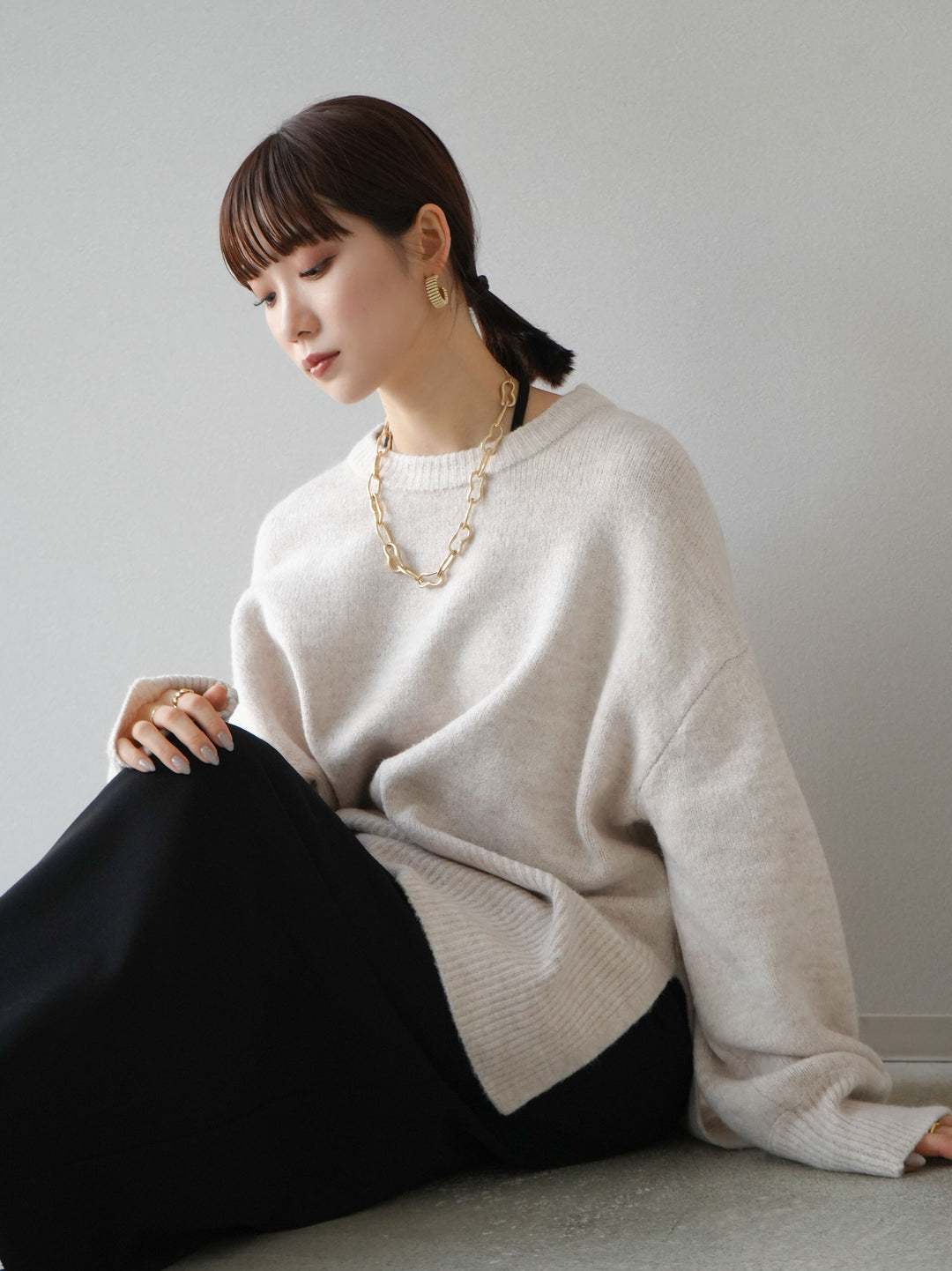[予約]サイドスリットクルーネックニットプルオーバー/オートミール