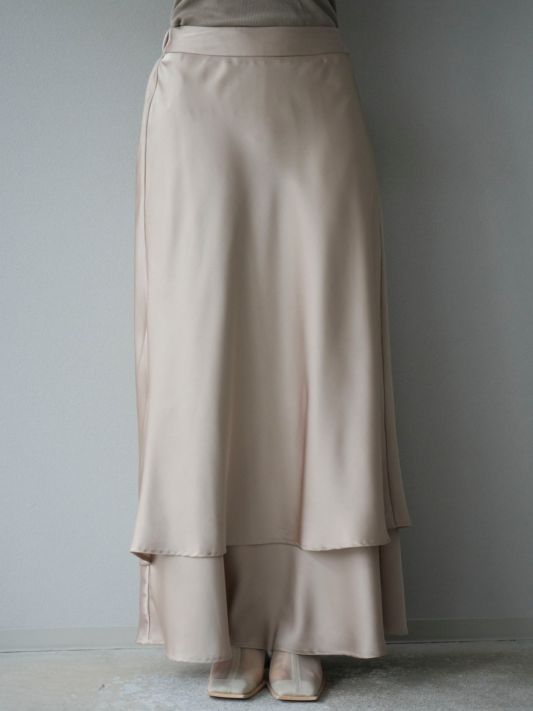 [予約]サテンフリルスカート/ベージュ