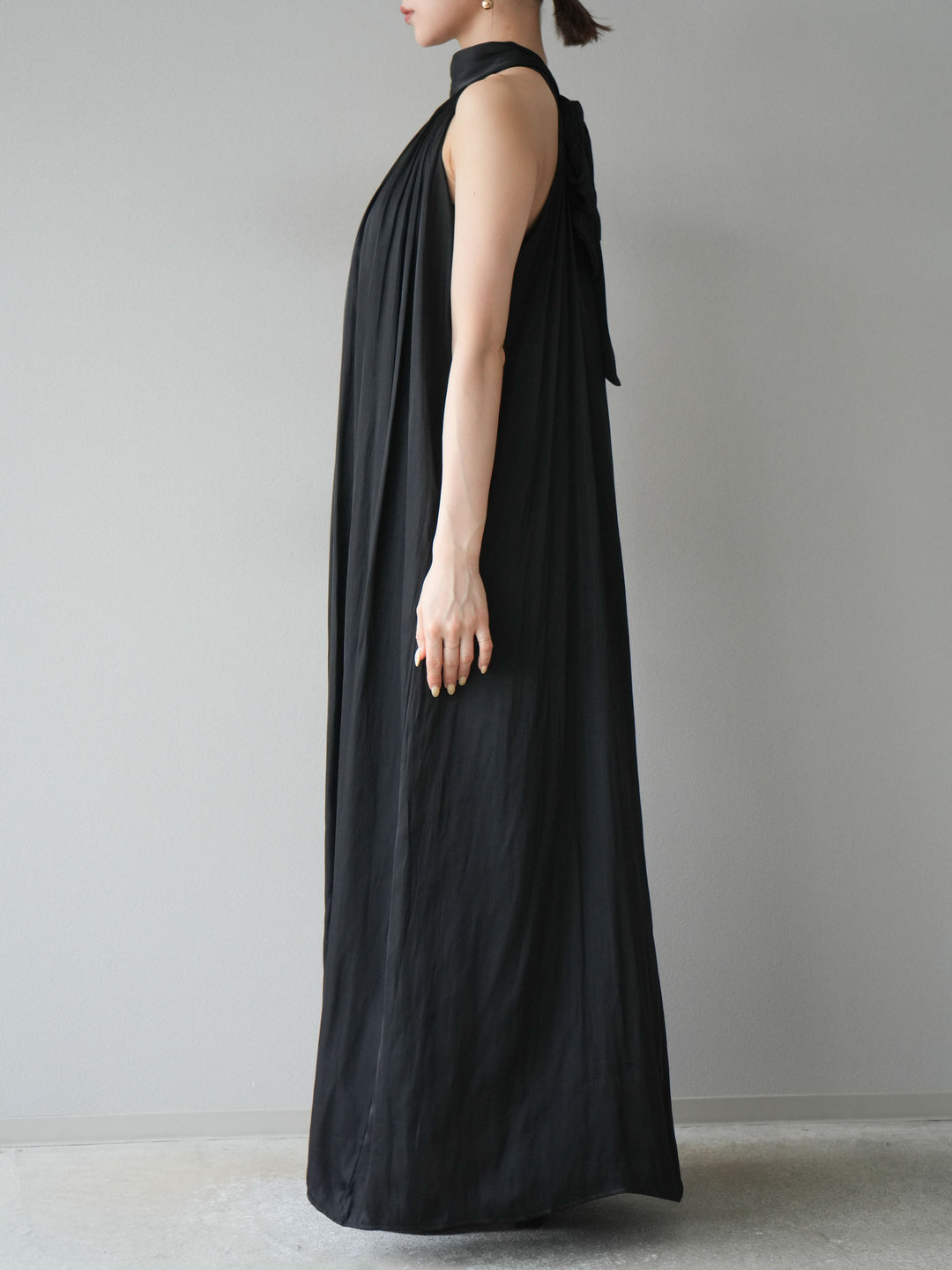 [予約]シャイニーホルターワンピース/ブラック