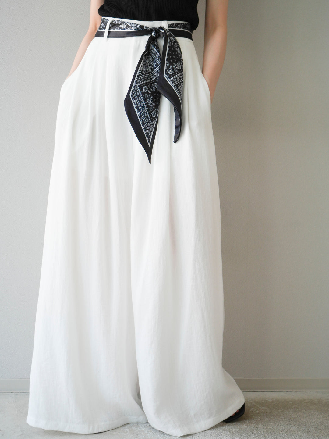 [予約]スカーフベルト付3タックワイドパンツ/オフ