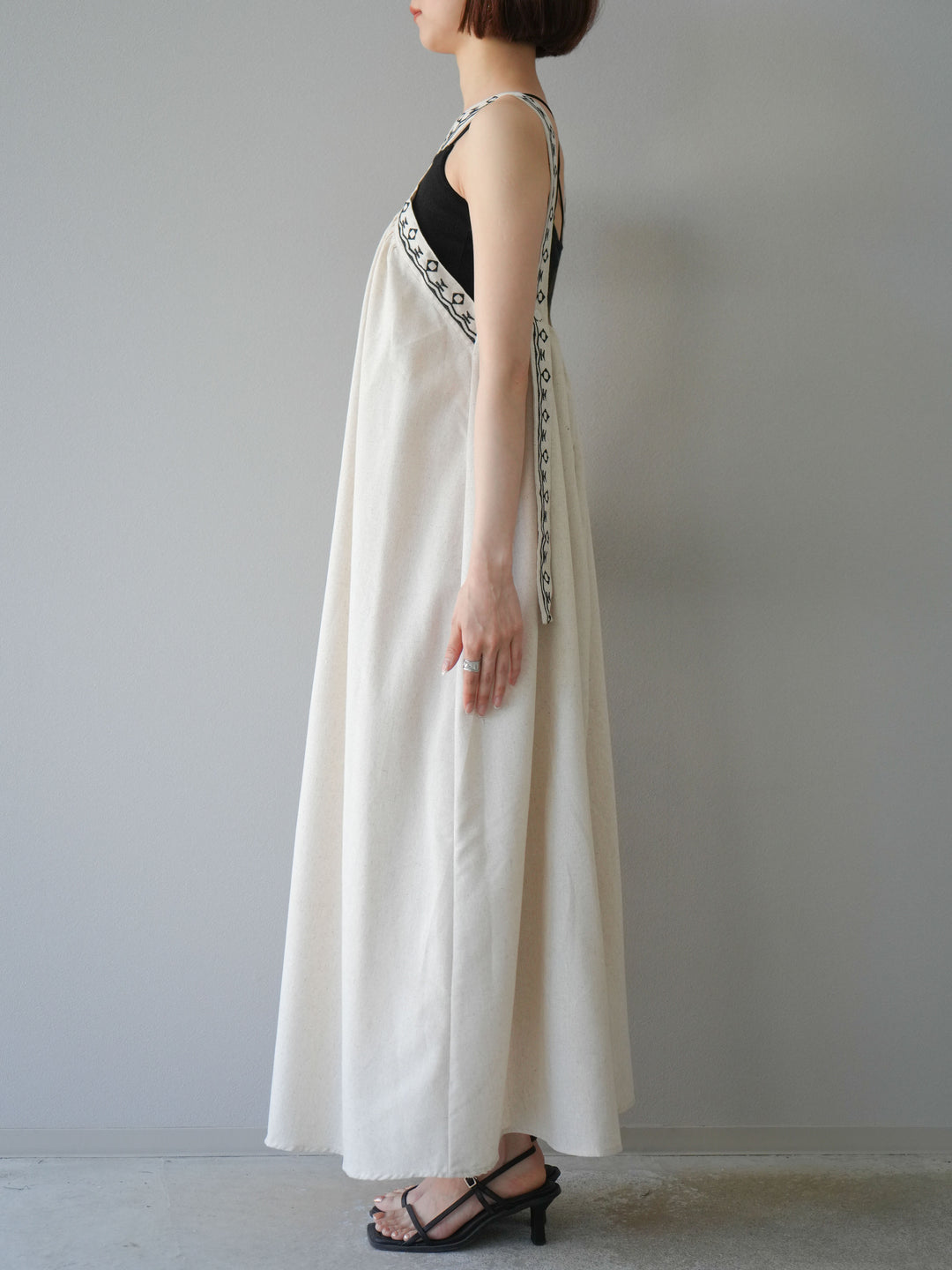 [予約]リネンライク刺繍デザインワンピース/オートミール