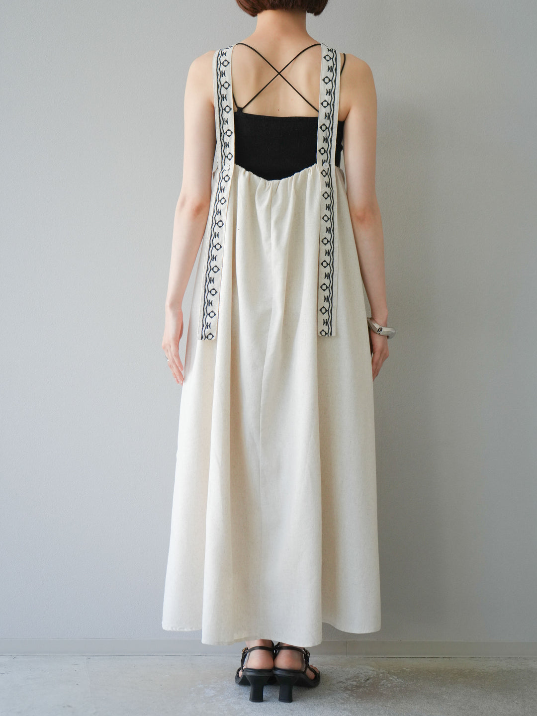 [予約]リネンライク刺繍デザインワンピース/オートミール