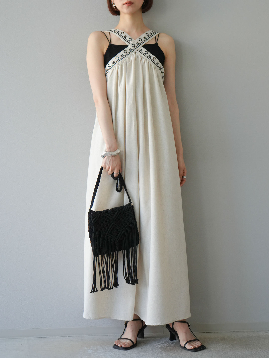 [予約]リネンライク刺繍デザインワンピース/オートミール