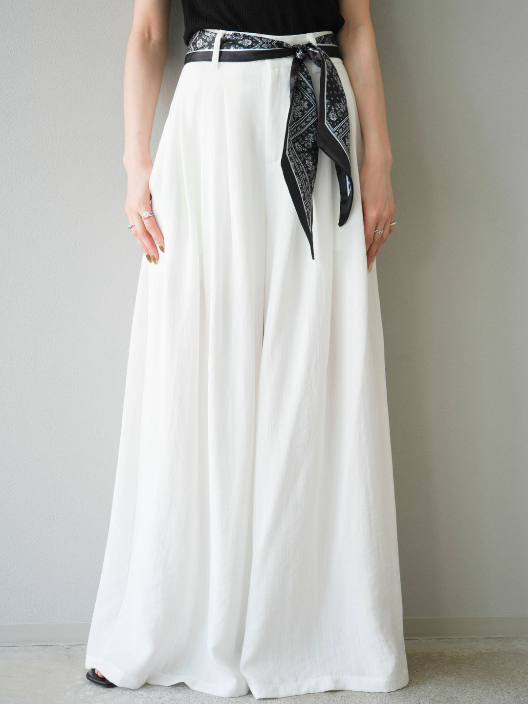 [予約]スカーフベルト付3タックワイドパンツ/オフ