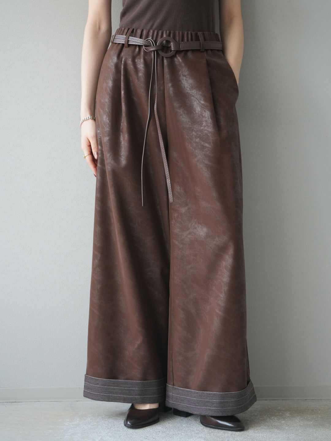 [予約]ベルト付折り返しレザーパンツ/brown
