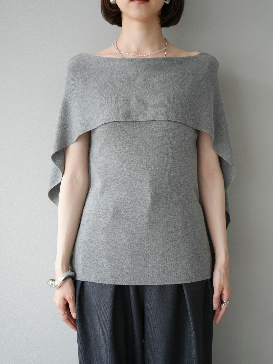 [予約]マントデザインスリットドルマンニット/グレー