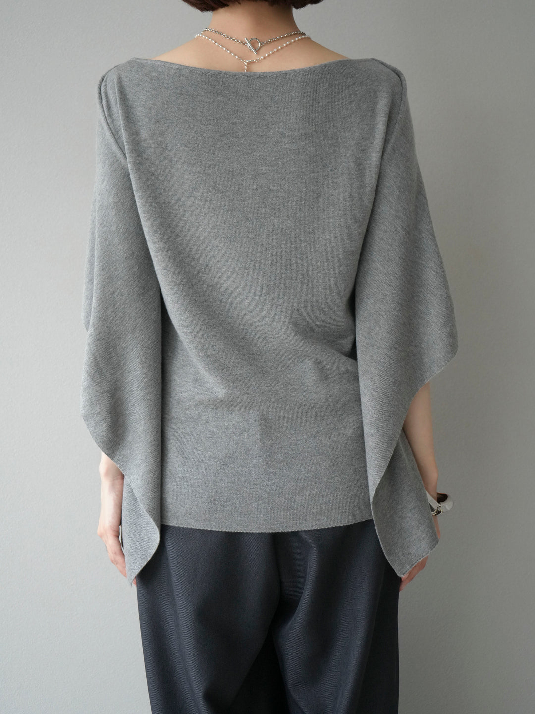 [予約]マントデザインスリットドルマンニット/グレー