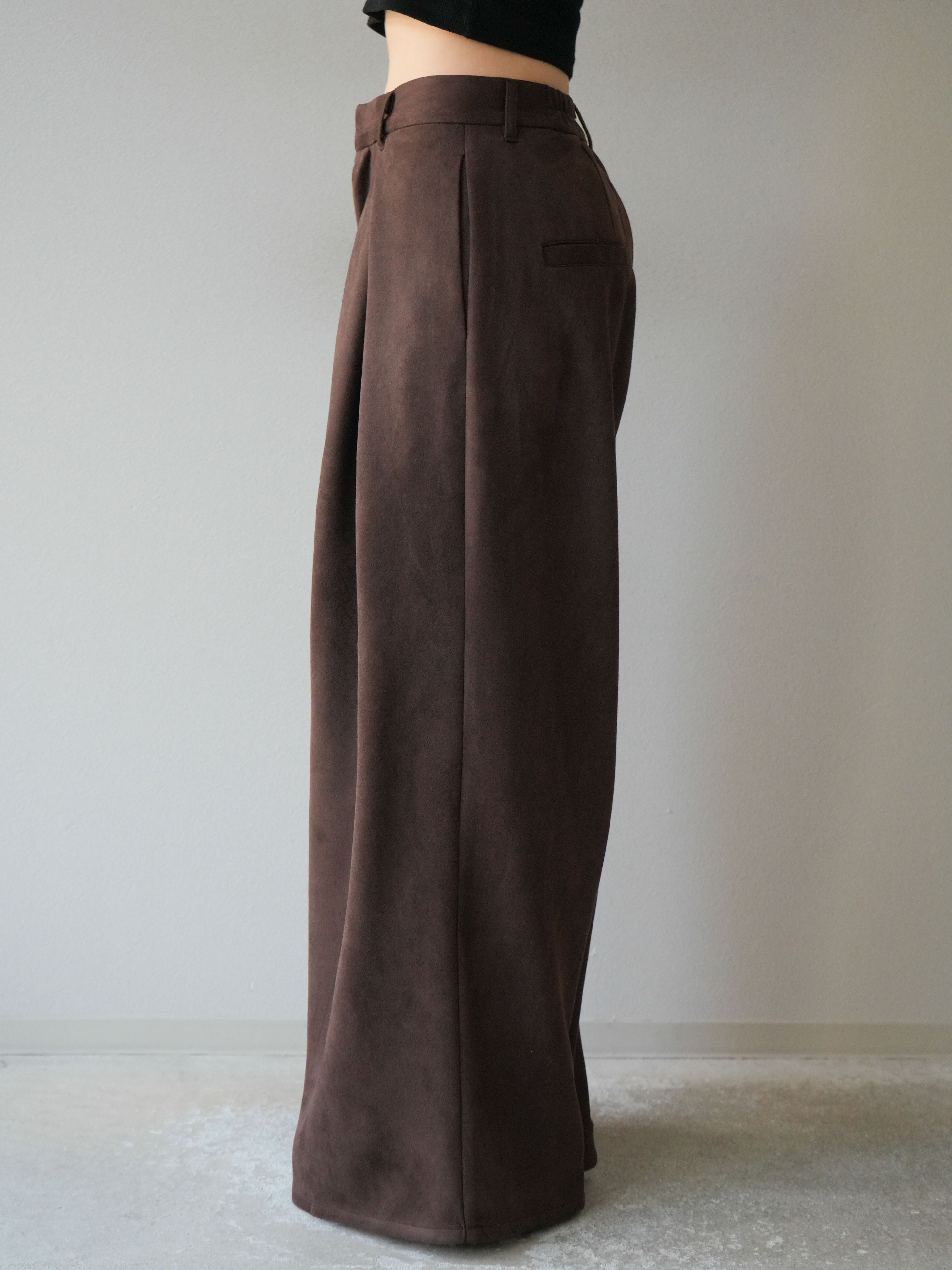 予約]スウェードタックワイドパンツ/ブラウン – Lumier