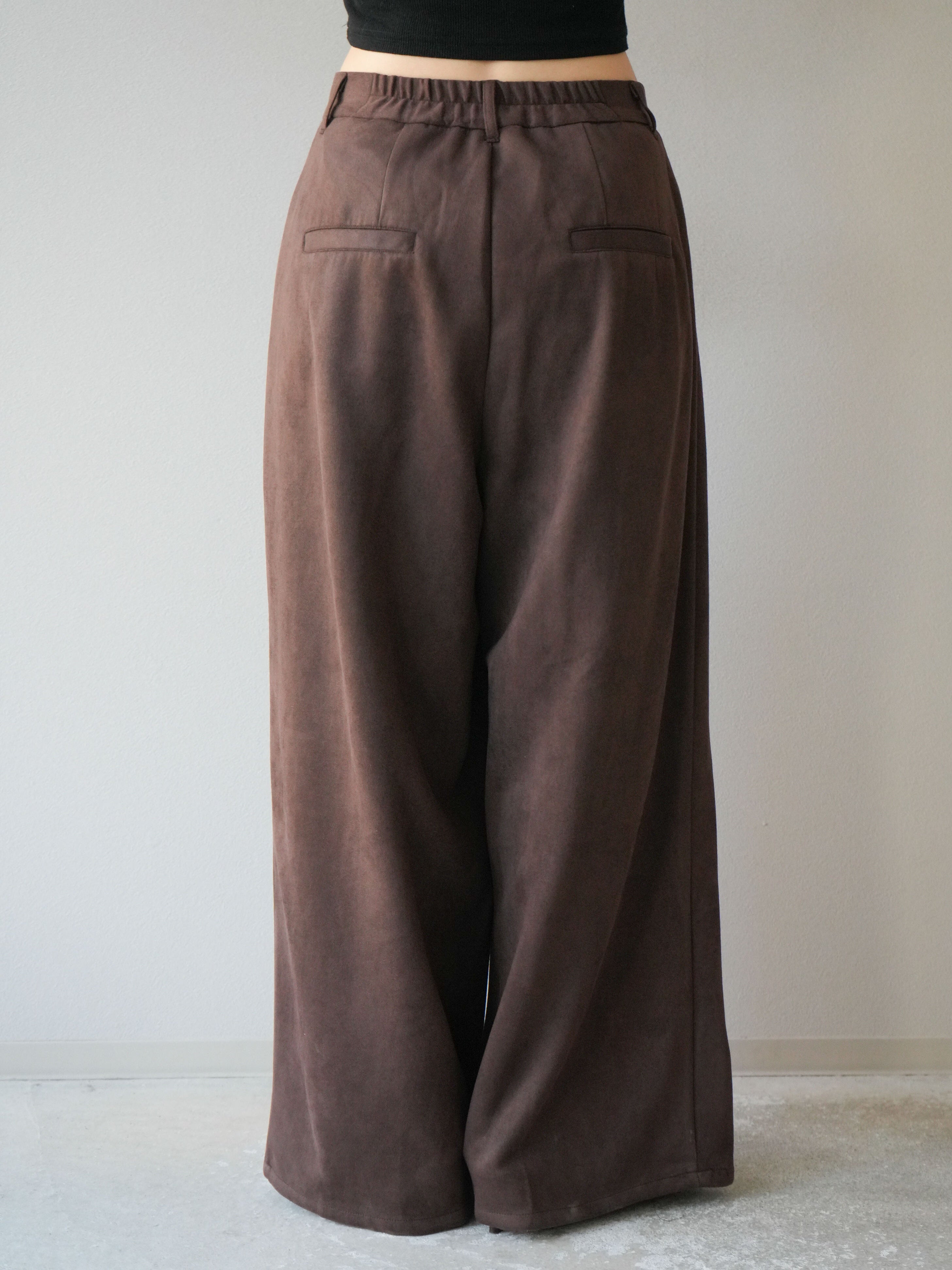 予約]スウェードタックワイドパンツ/ブラウン – Lumier