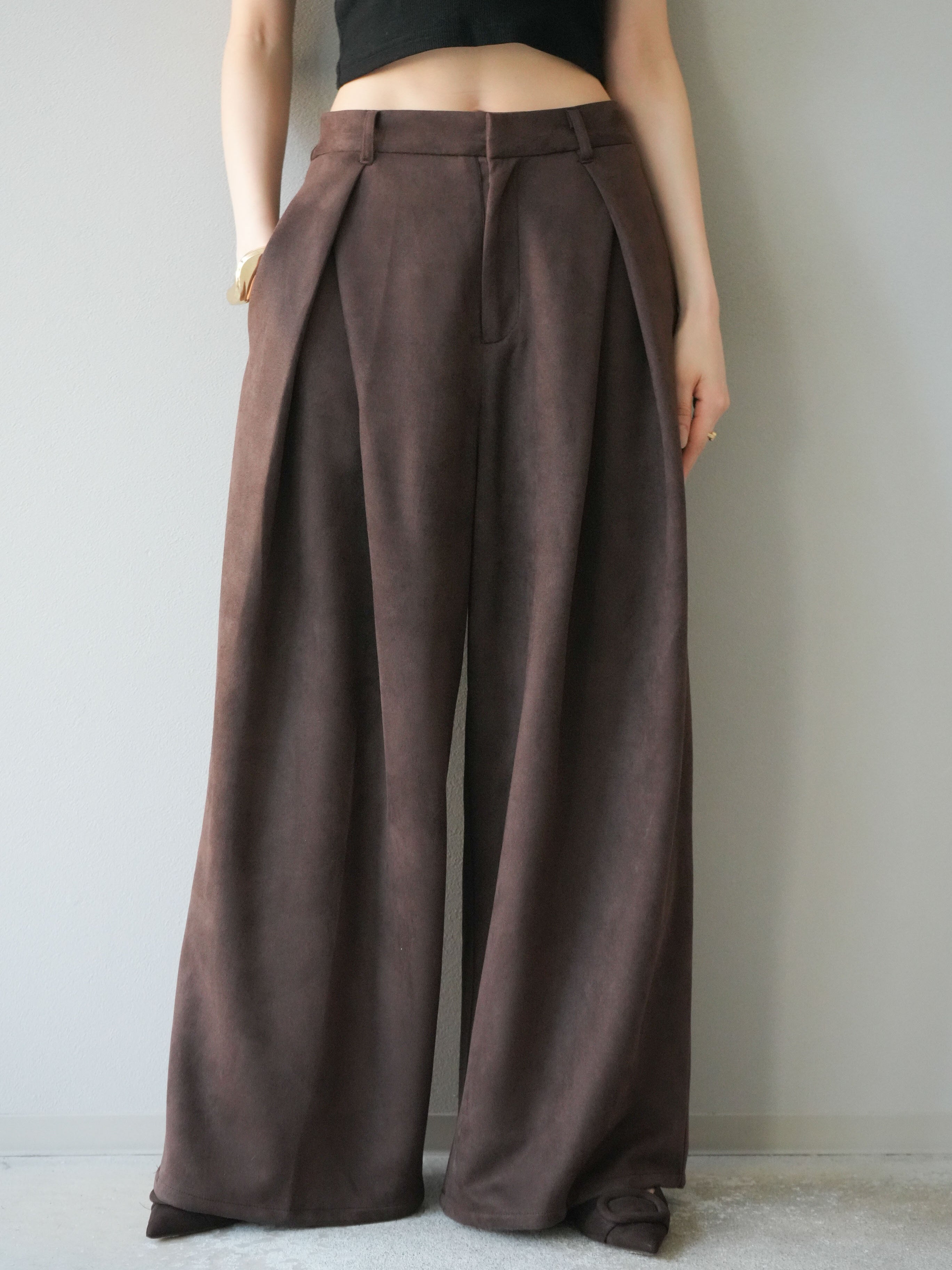 予約]スウェードタックワイドパンツ/ブラウン – Lumier