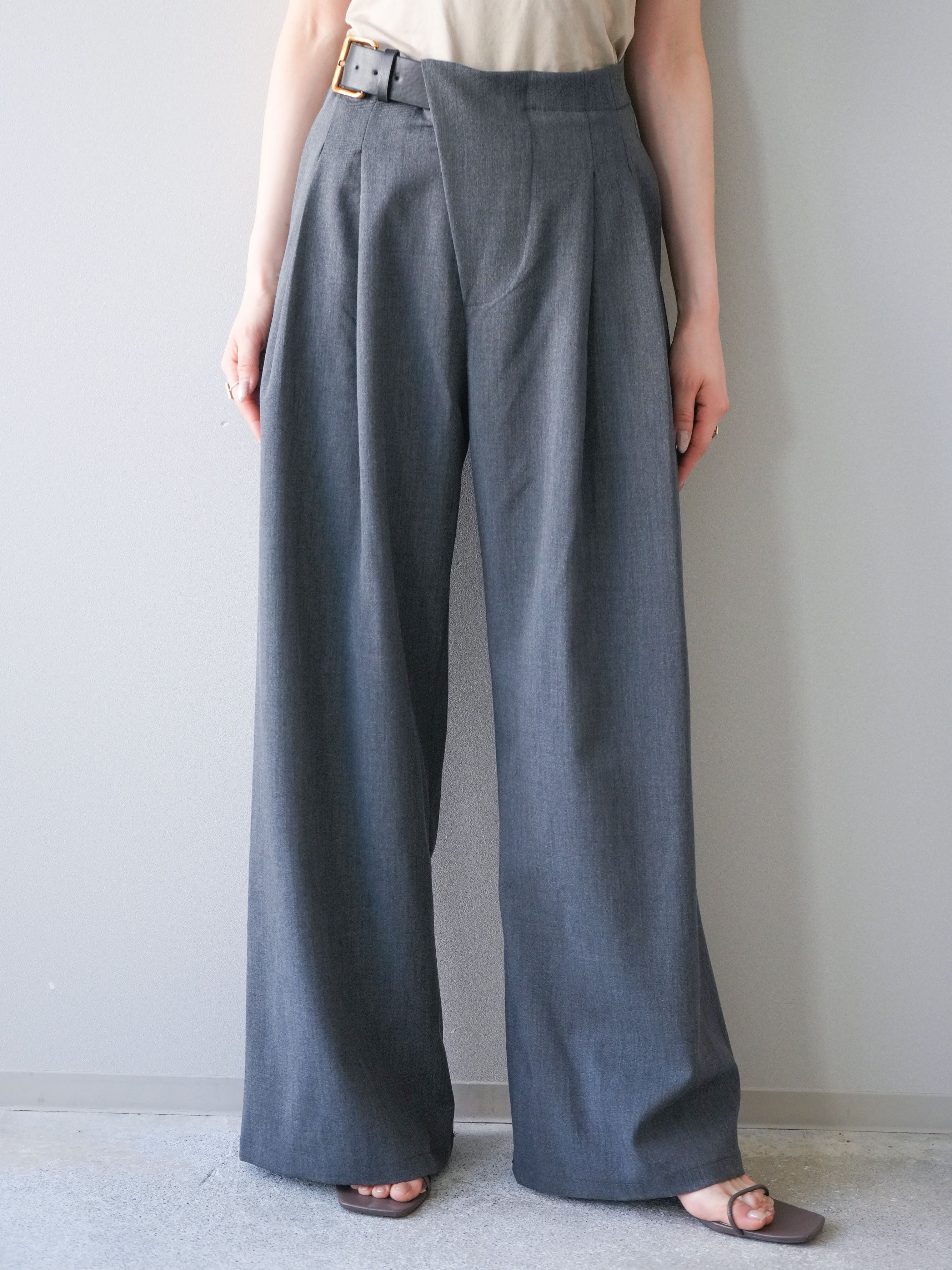 December May アシンメトリーラインパンツ 予約]アシンメトリーベルトタックワイドパンツ/gray – Lumier
