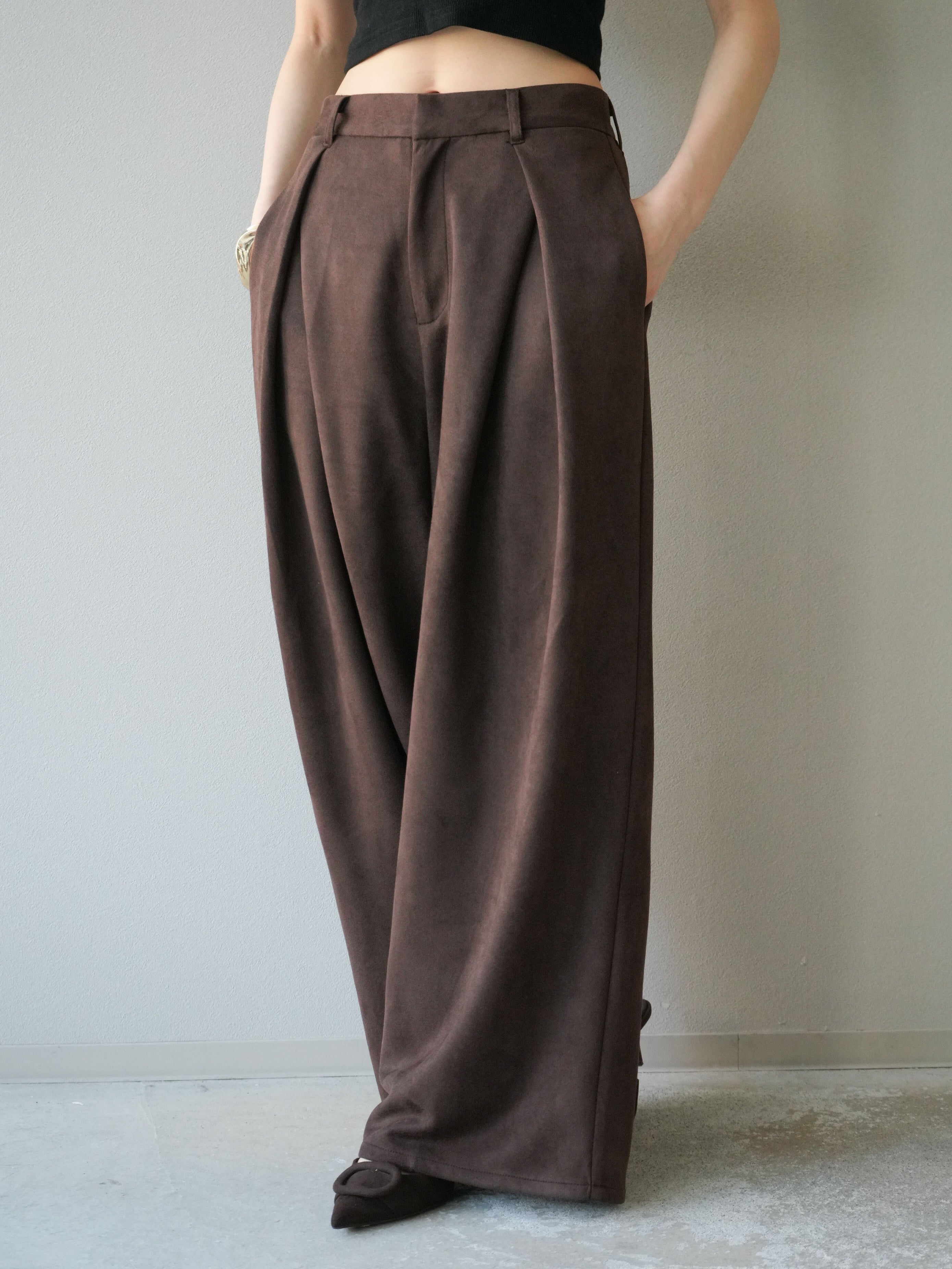 ダークブラウン ワイドパンツ 予約]スウェードタックワイドパンツ/ブラウン – Lumier