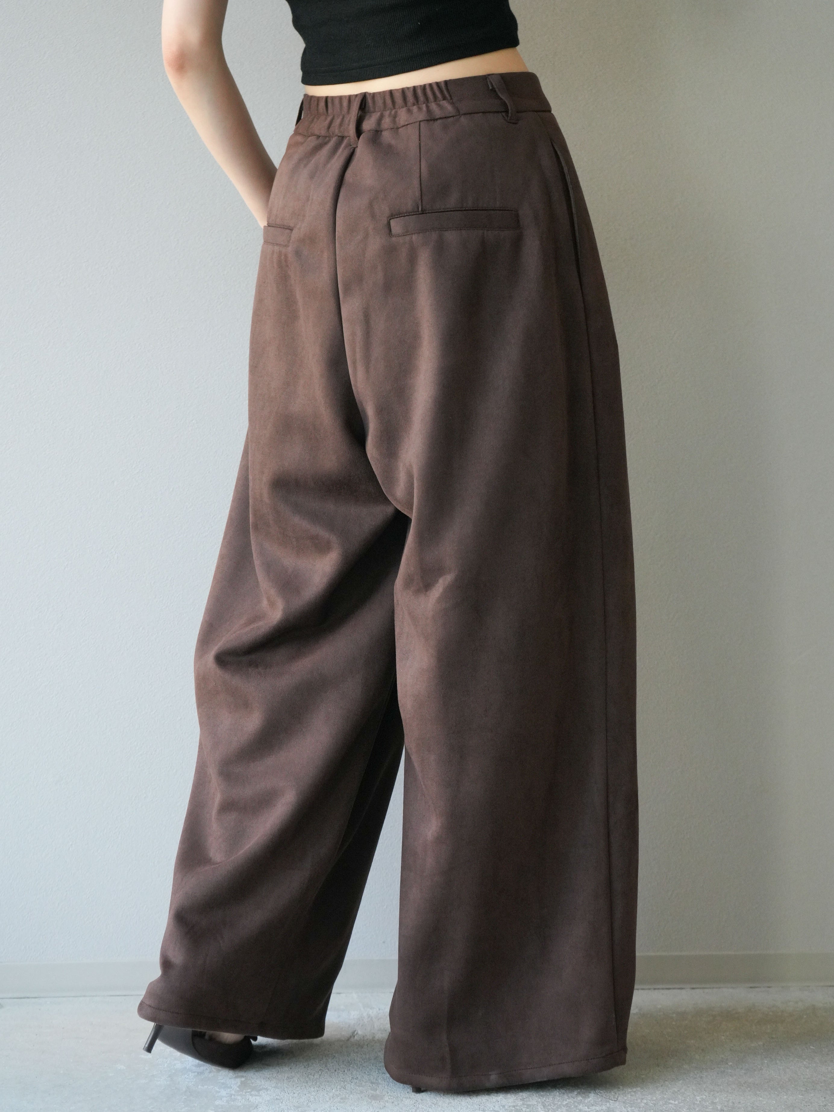 予約]スウェードタックワイドパンツ/ブラウン – Lumier